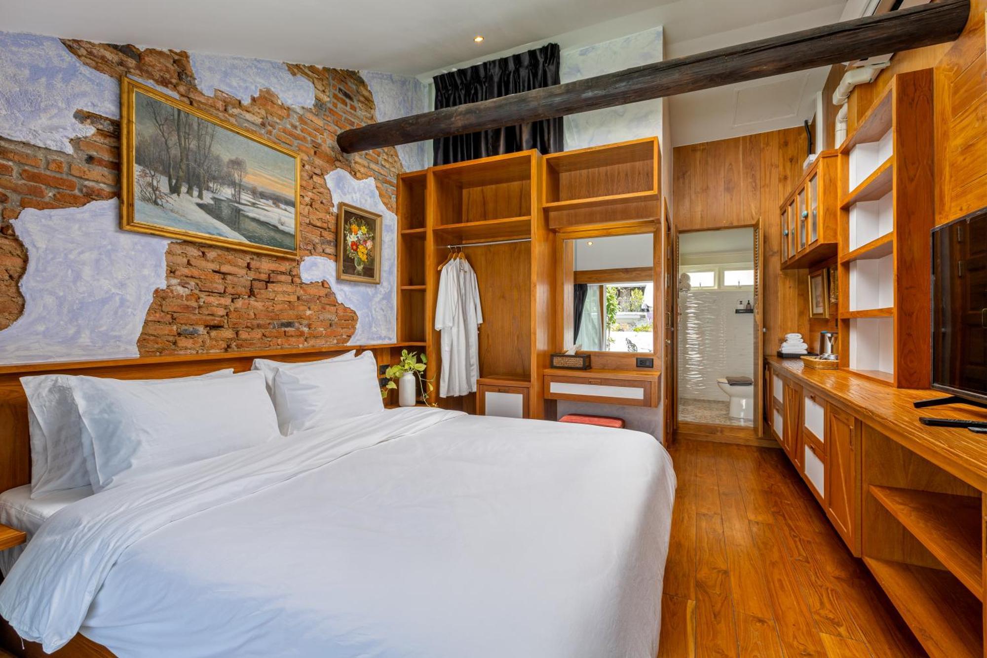 Twelve 8 Boutique House