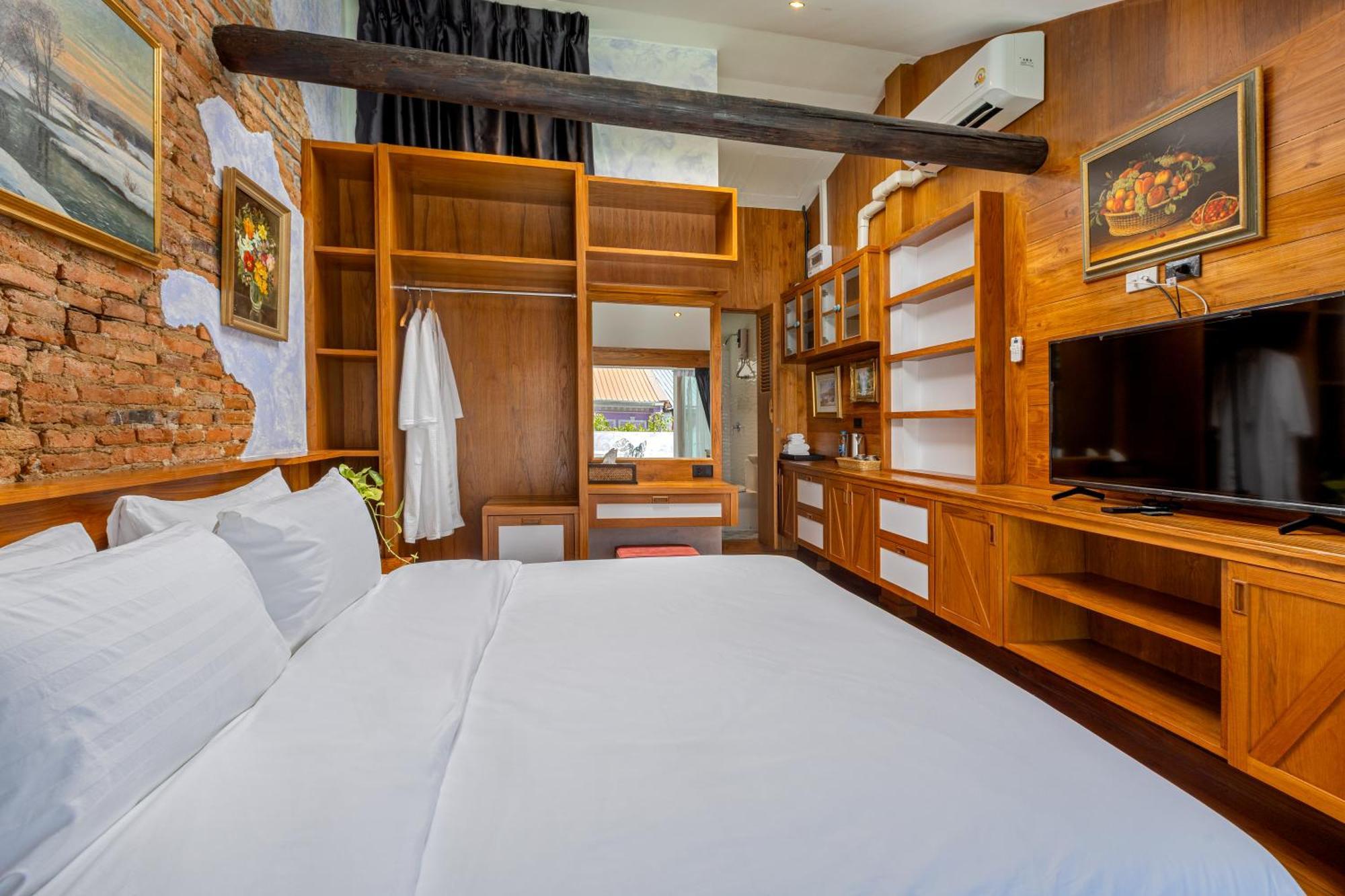 Twelve 8 Boutique House Hotel Phuket