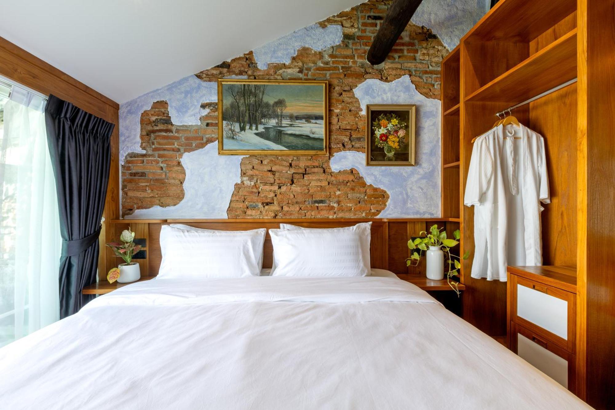 Twelve 8 Boutique House