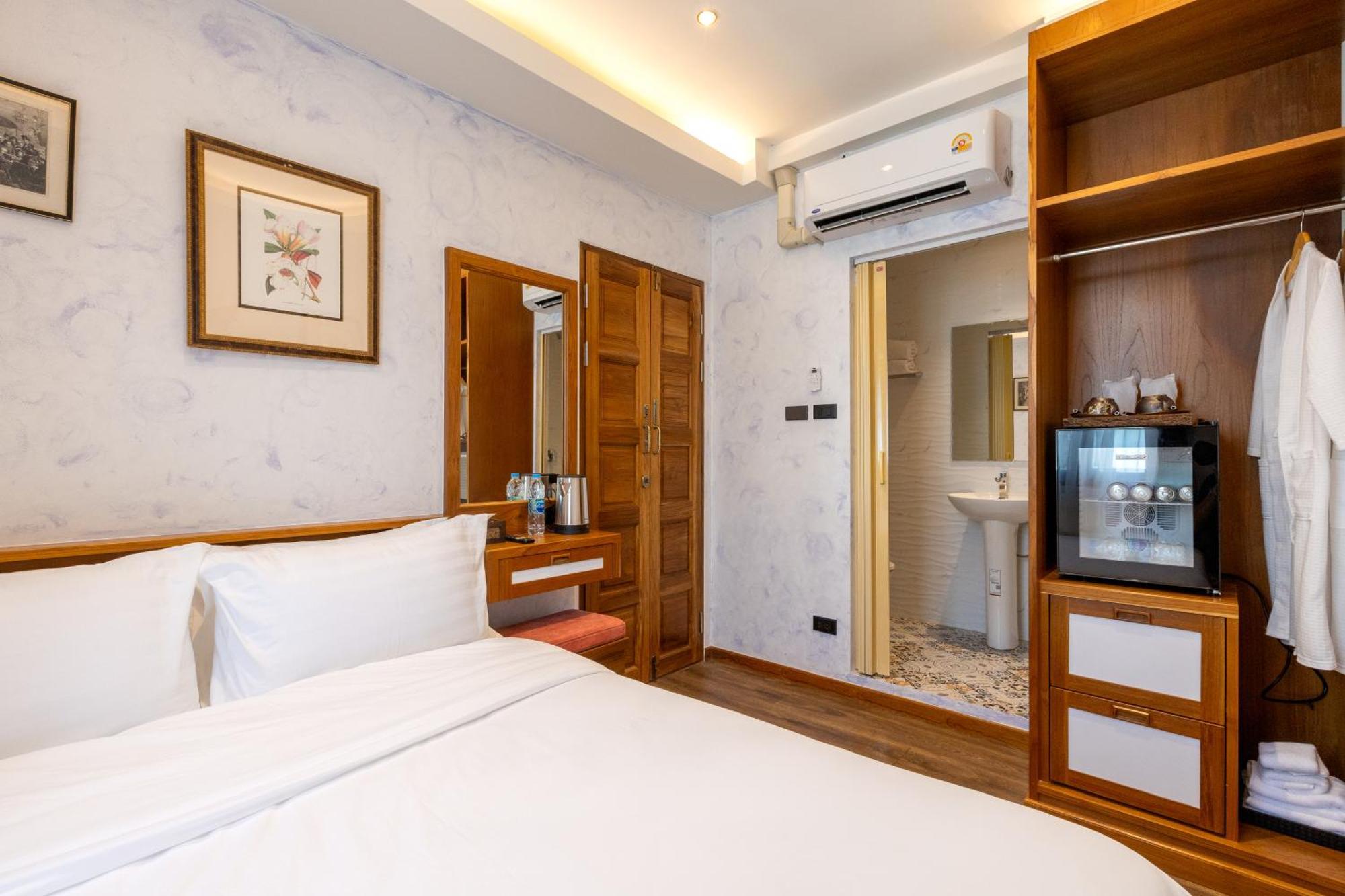 Hotel Twelve 8 Boutique House 3*